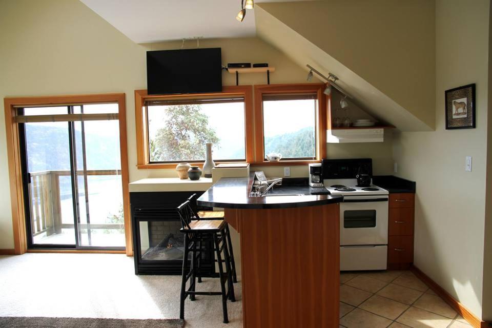 Moon Water Lodge Malahat Luaran gambar