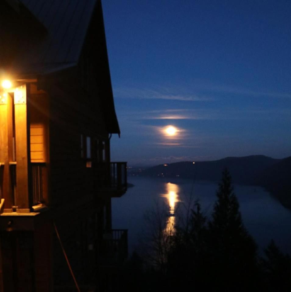Moon Water Lodge Malahat Luaran gambar