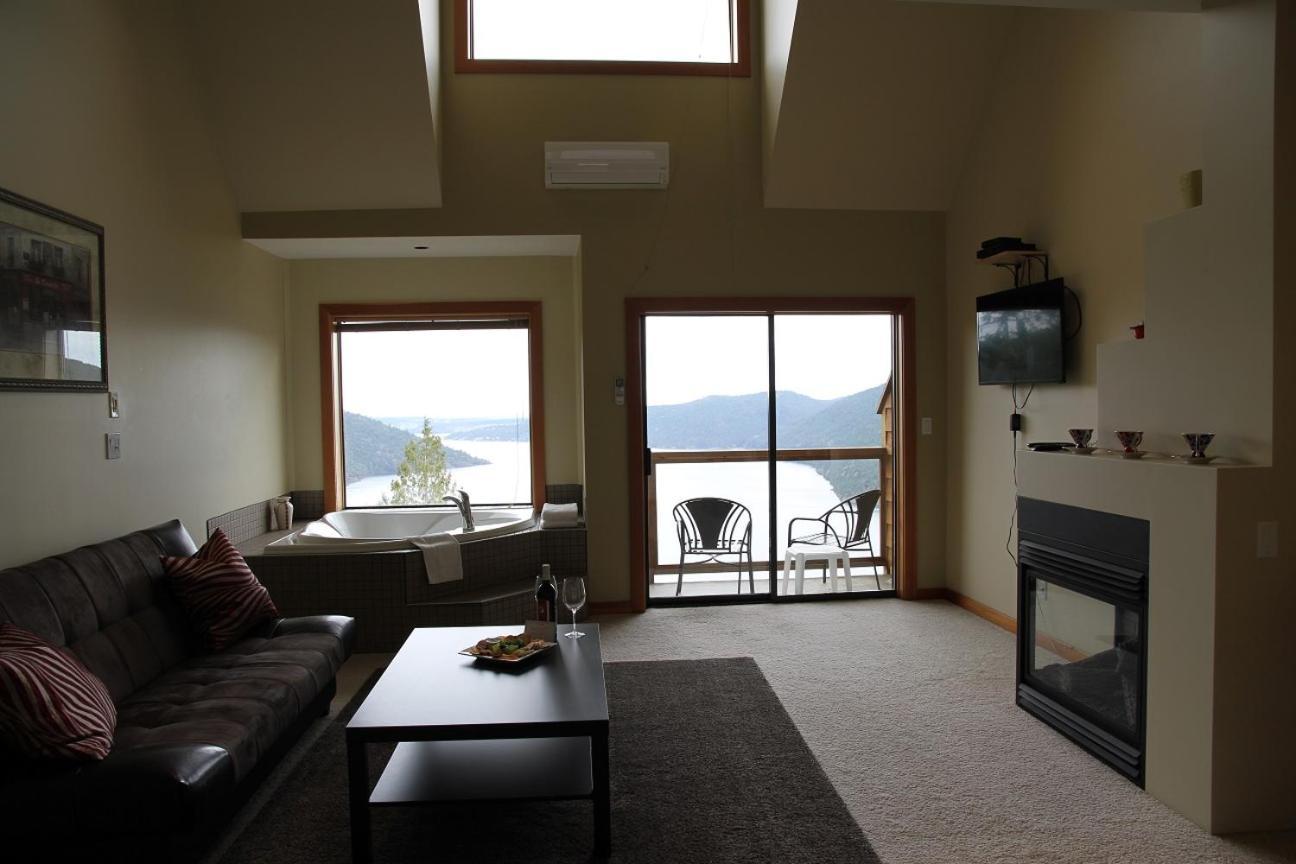 Moon Water Lodge Malahat Luaran gambar