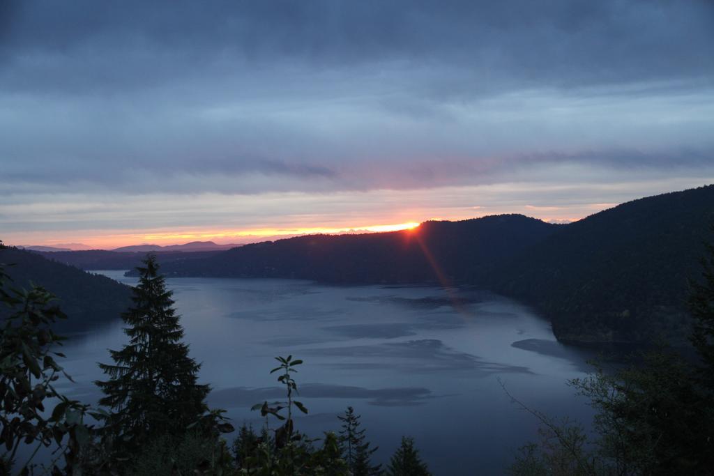 Moon Water Lodge Malahat Luaran gambar