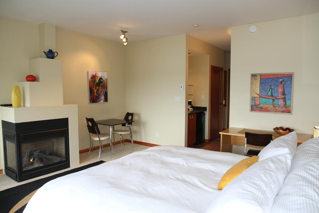 Moon Water Lodge Malahat Bilik gambar