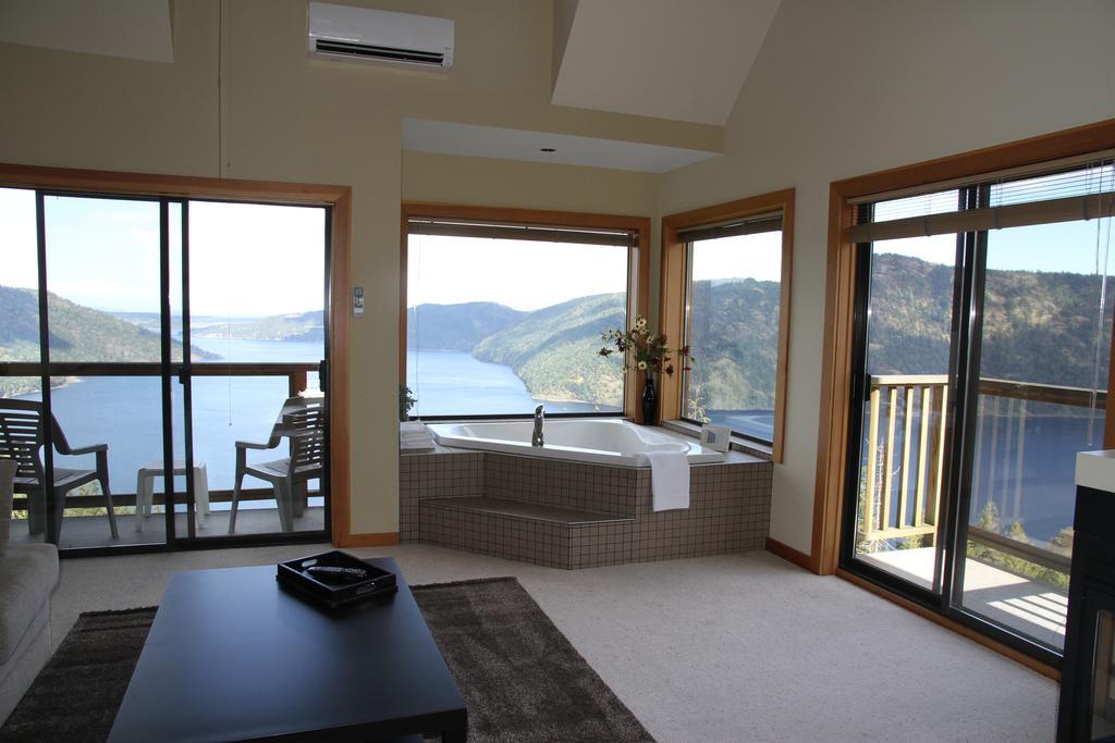 Moon Water Lodge Malahat Bilik gambar