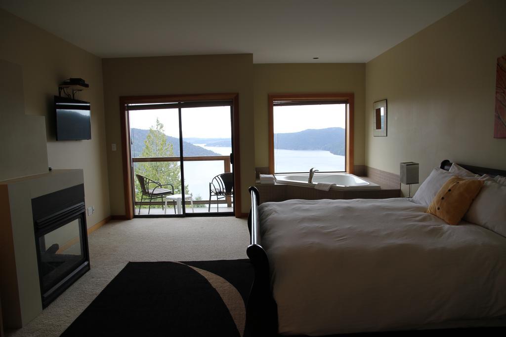 Moon Water Lodge Malahat Luaran gambar