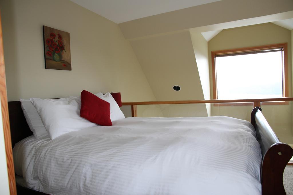 Moon Water Lodge Malahat Luaran gambar