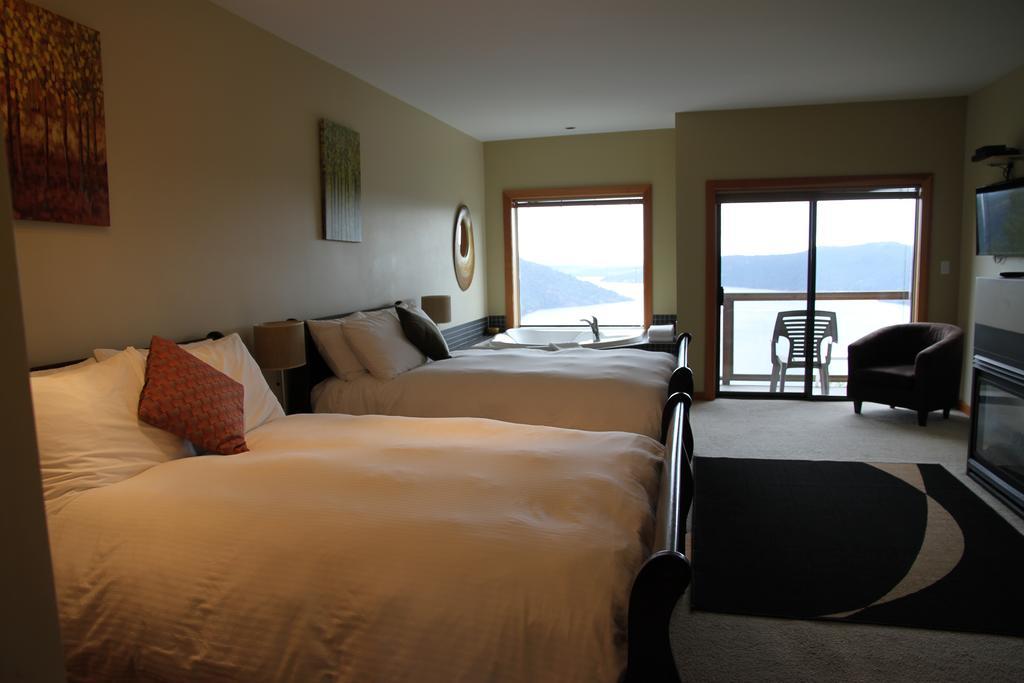 Moon Water Lodge Malahat Luaran gambar