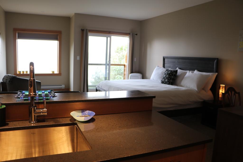 Moon Water Lodge Malahat Luaran gambar